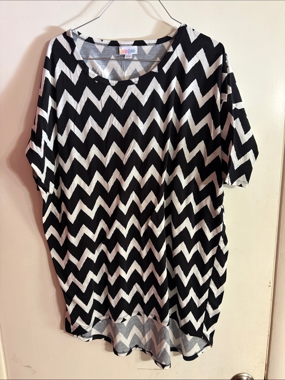 LuLaRoe Black and White Chevron Short Sleeve Top